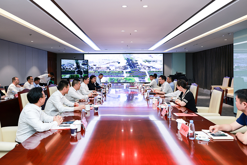 合肥市蜀山區(qū)委副書記、區(qū)長楊森一行深入新華控股集團調(diào)研指導(dǎo)！