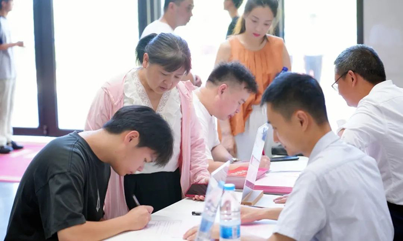 從“新”出發(fā)，“新”向未來——新華高級中學(xué)2024級高一新生報到紀(jì)實(shí)